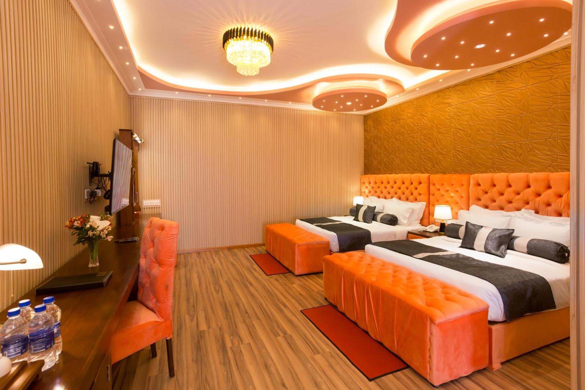 נוארה אליה Hotel Grand Turf By Gsp מראה חיצוני תמונה