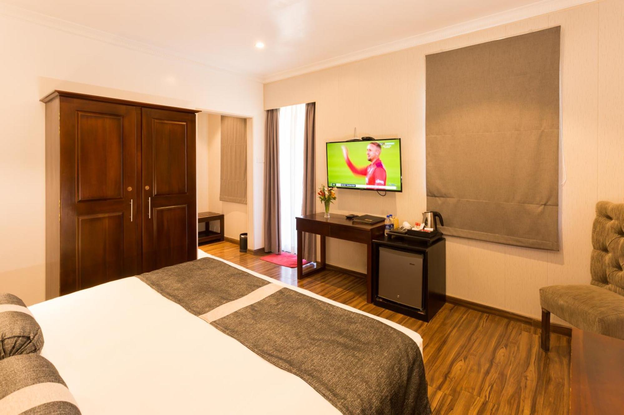 נוארה אליה Hotel Grand Turf By Gsp מראה חיצוני תמונה