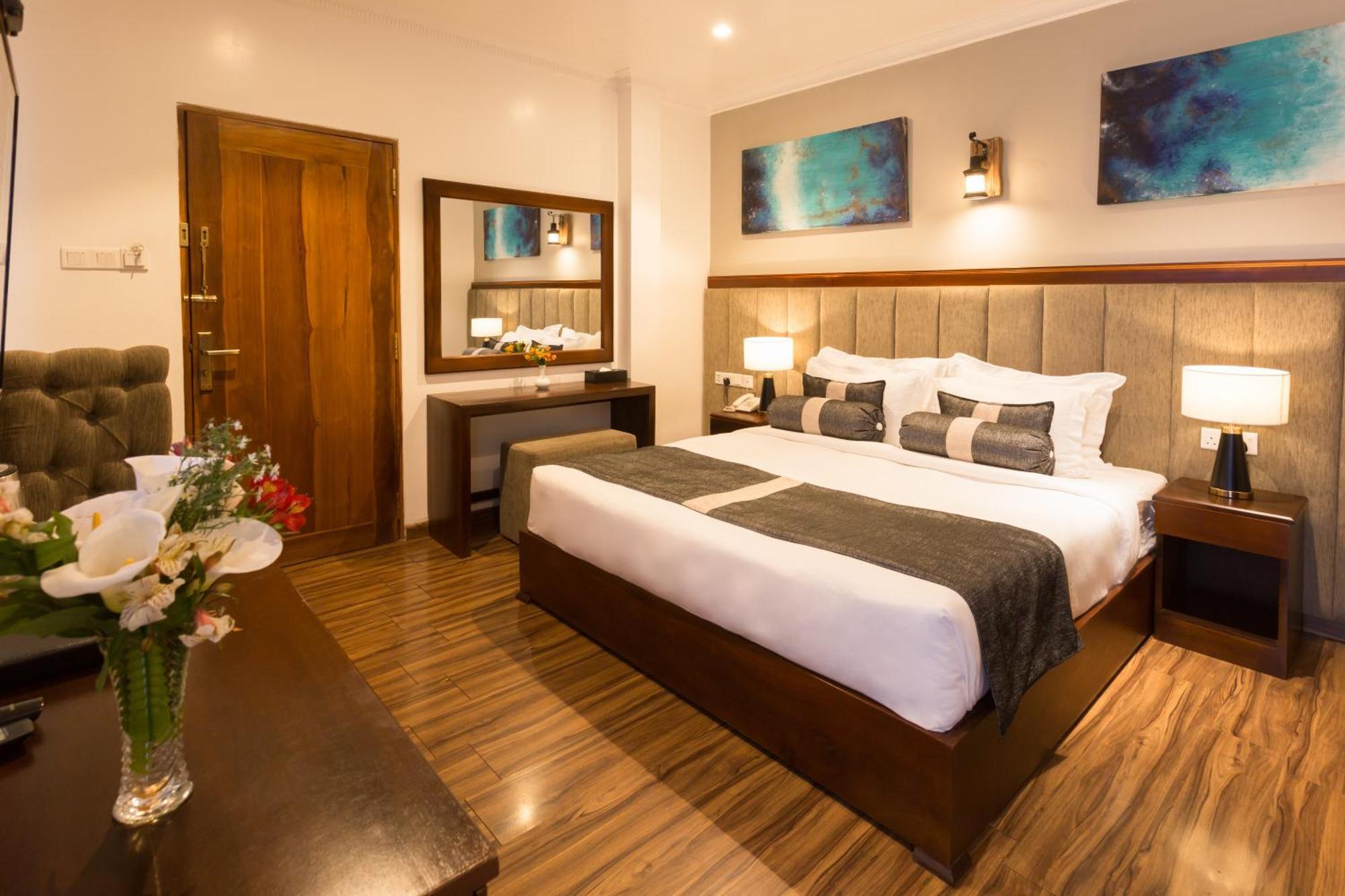 נוארה אליה Hotel Grand Turf By Gsp מראה חיצוני תמונה