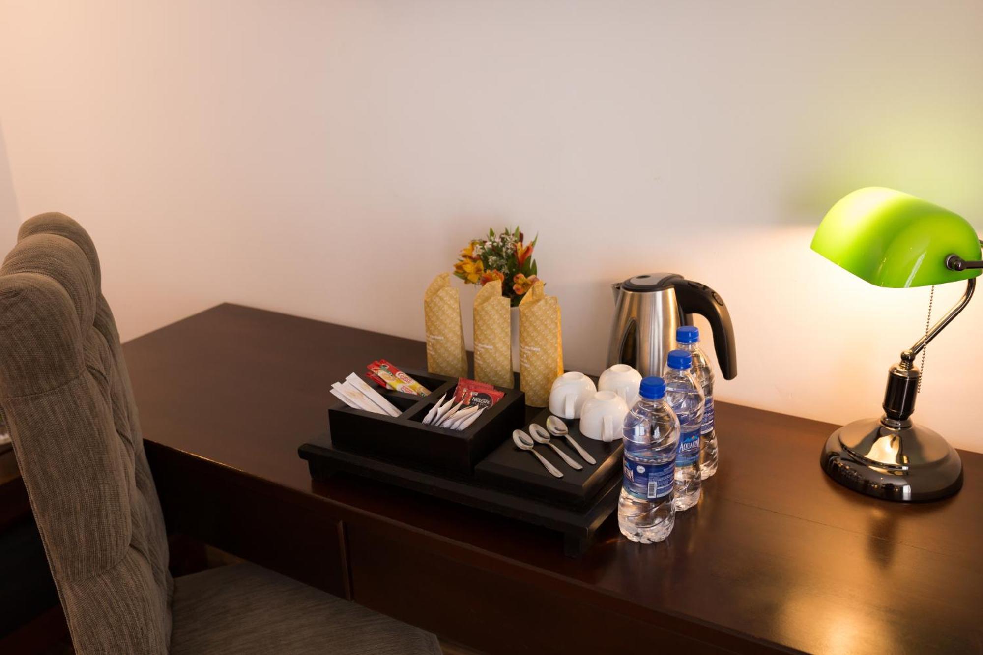 נוארה אליה Hotel Grand Turf By Gsp מראה חיצוני תמונה